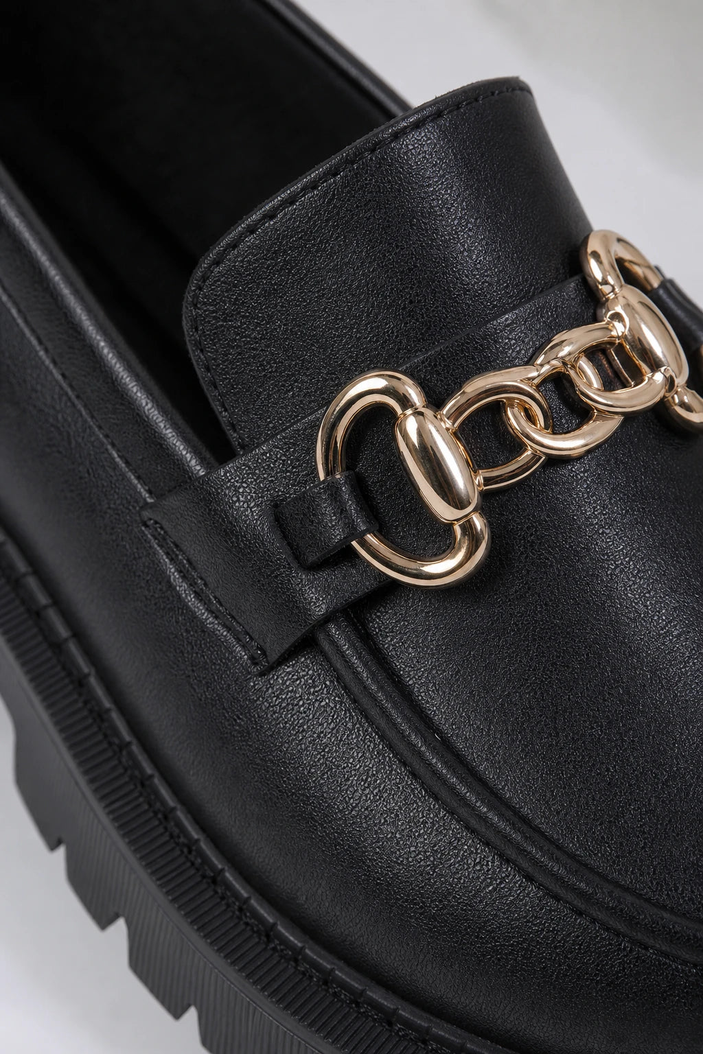 Mocasines Con Plataforma Cadena Dorada