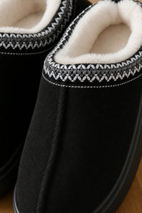Pantuflas negras para mujer de felpa con bordado y suela antideslizante