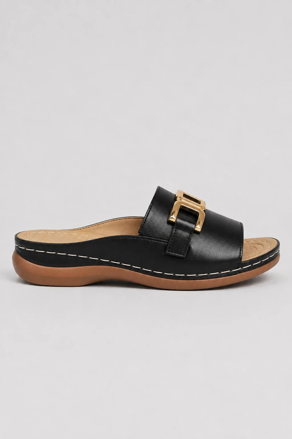 Sandalias Planas Elegantes Negras Con Hebilla Dorada