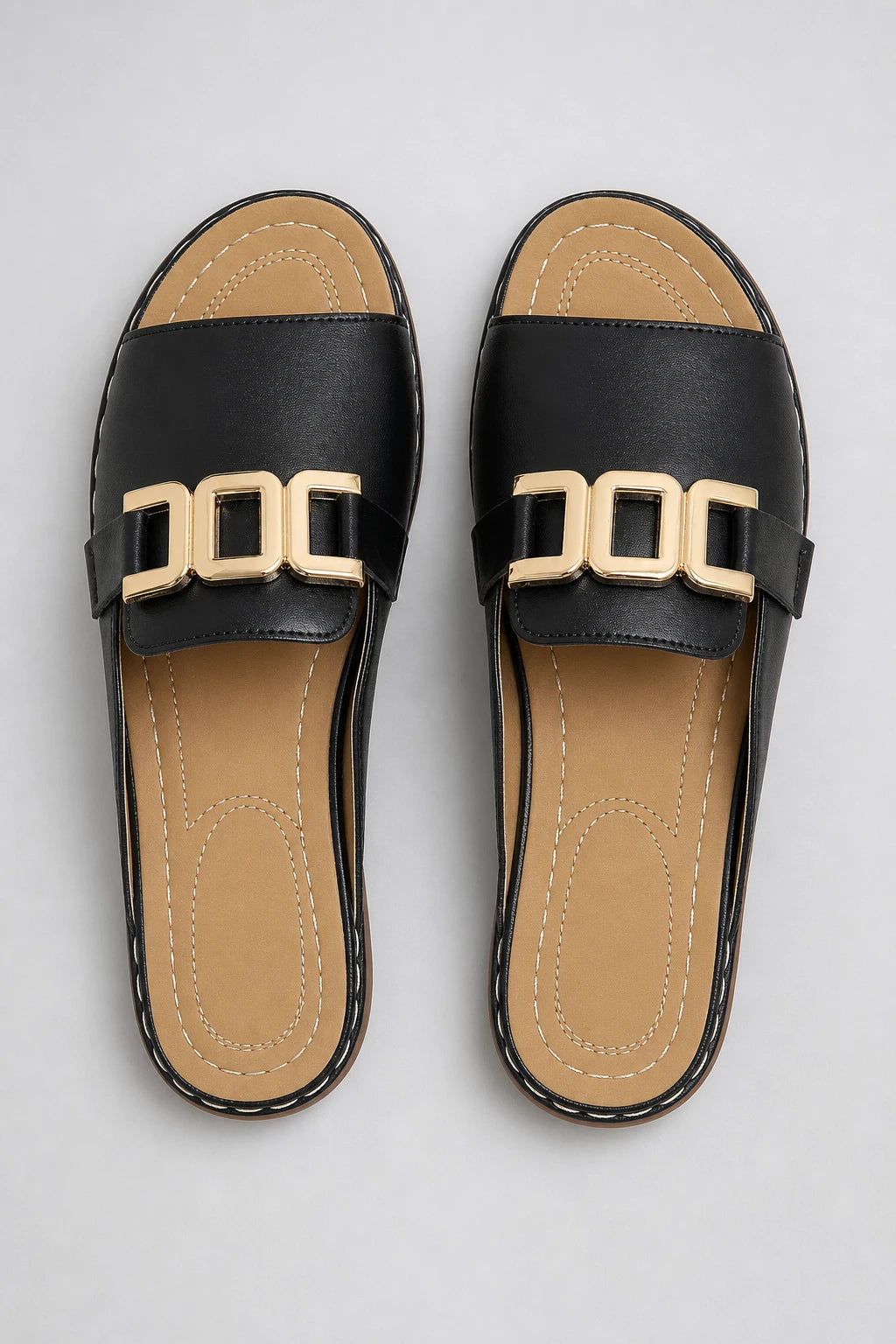 Sandalias Planas Elegantes Negras Con Hebilla Dorada