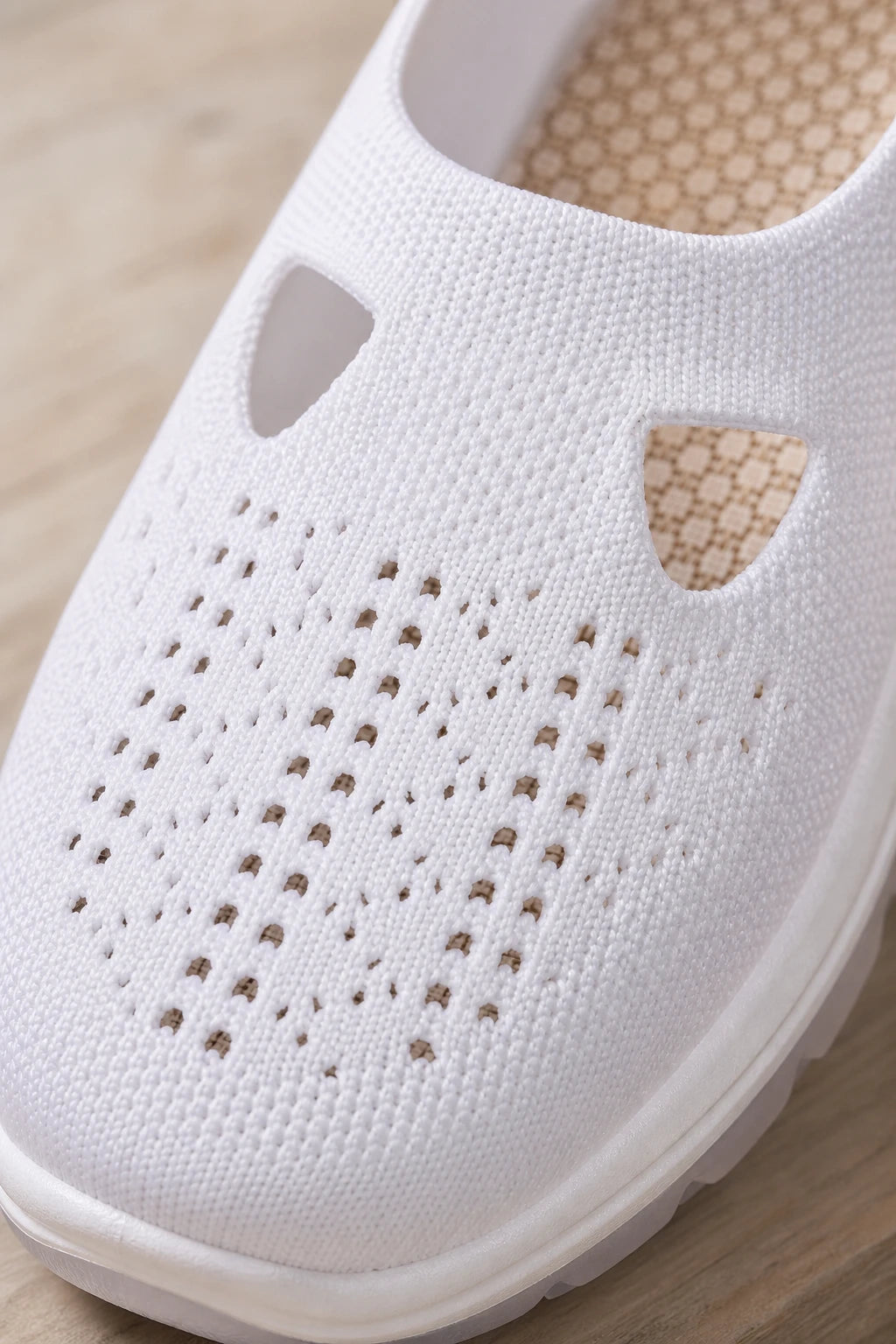 Zapatillas slip-on blancas de punto calado para mujer