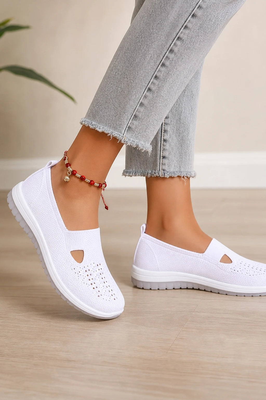 Zapatillas slip-on blancas de punto calado para mujer